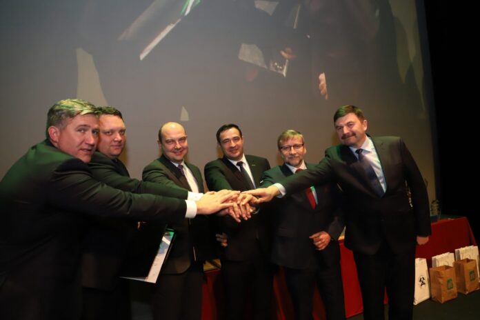 D4C19DA3-05F1-45DD-9C0D-0D3B6F135CB8