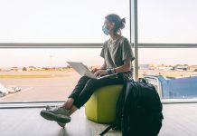 Podróże służbowe: jak zabezpieczyć się przed atakiem hakerów