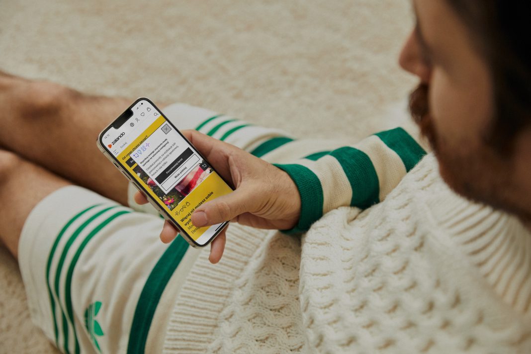 2023_Zalando_customer_mobile phone_01_PL