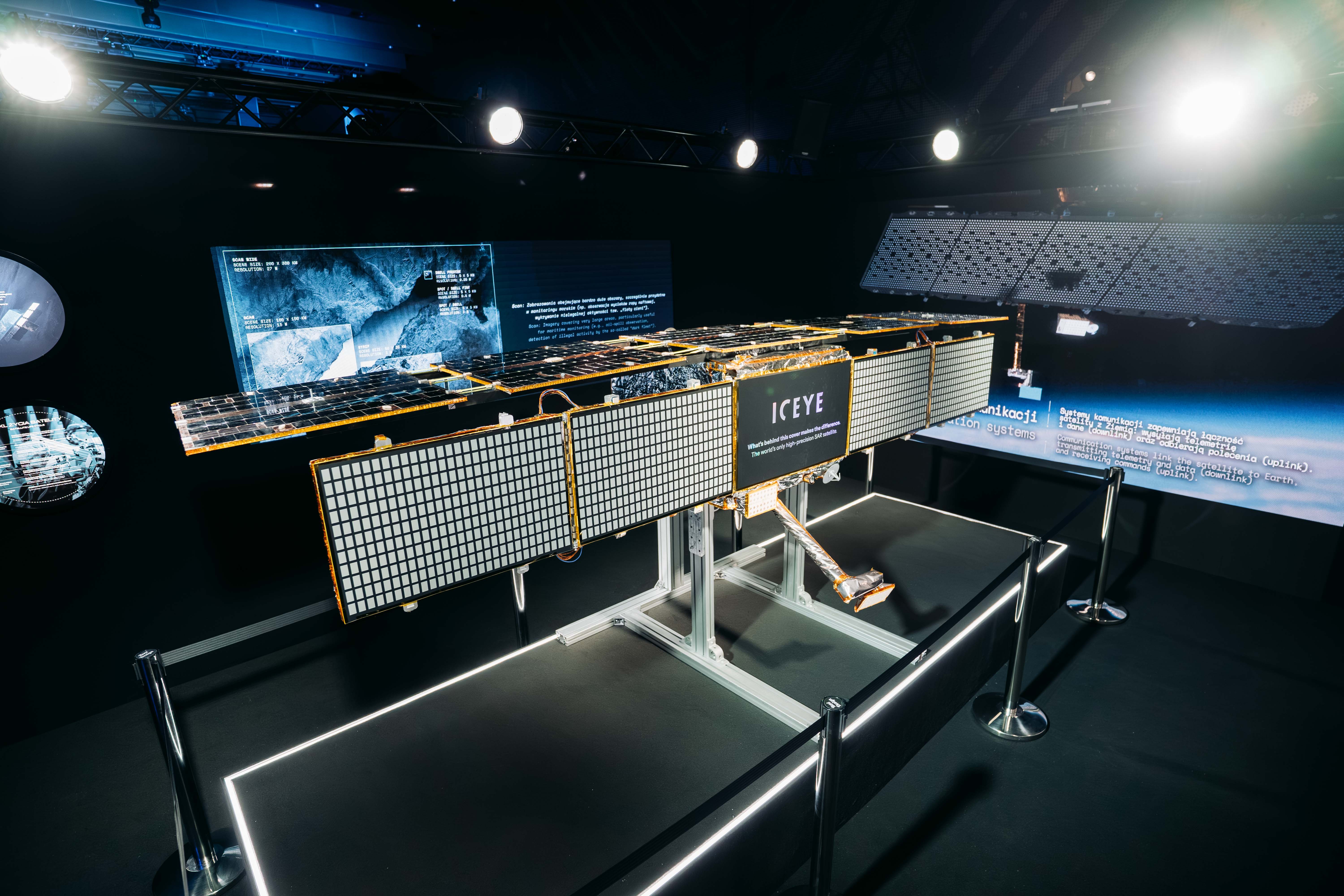 ICEYE wraz z MON, PGZ i POLSA otwierają wystawę „Czujność z orbity”