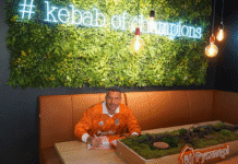 Lukas Podolski podpisuje kontrakt z Pyszne.pl